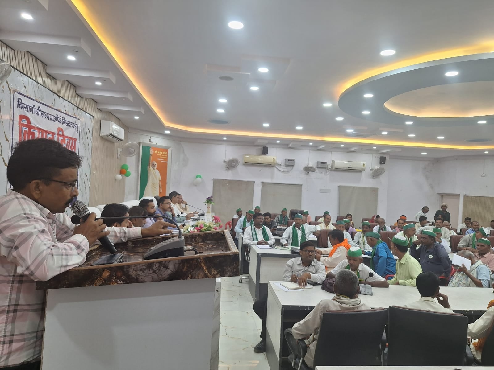 ककोर मुख्यालय में धरने पर बैठे भाकियू के लोग। संवाद ककोर मुख्यालय में धरने पर बैठे भाकियू के लोग। संवाद