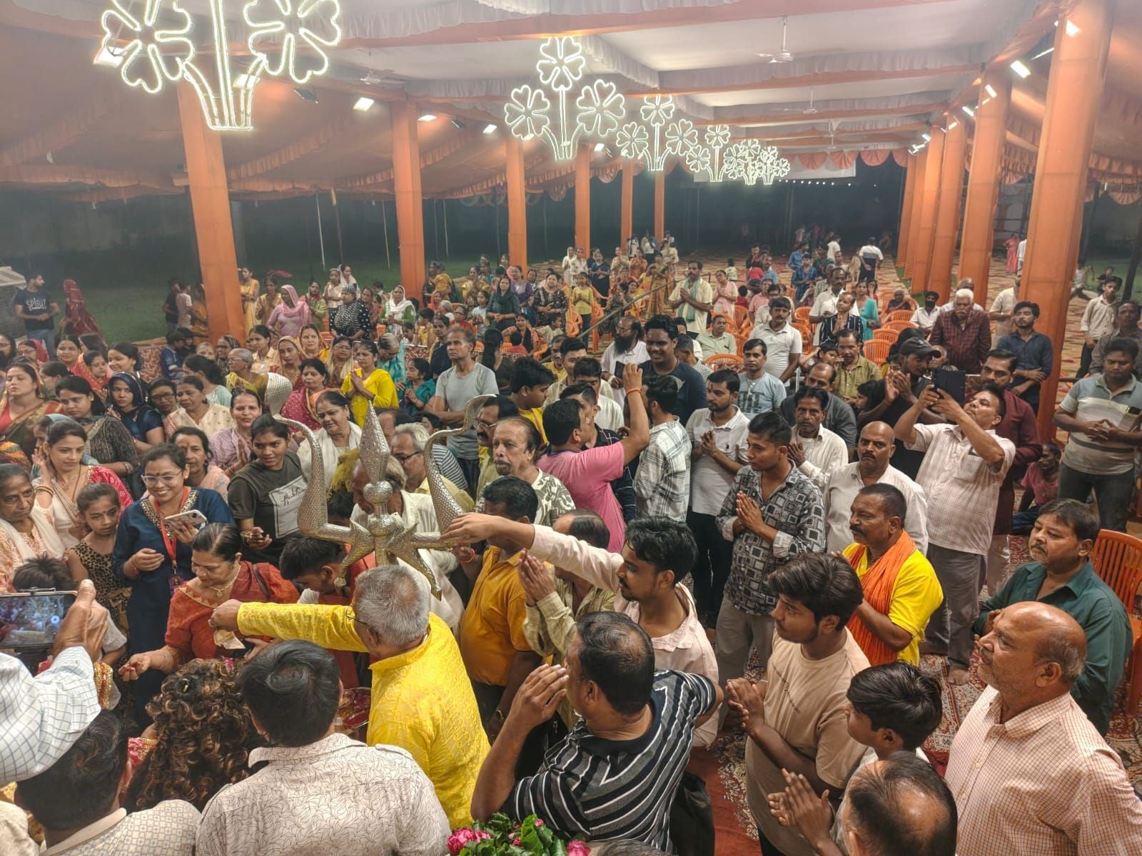 कथा सुनाती साध्वी मनुप्रिया। संवाद कथा सुनाती साध्वी मनुप्रिया। संवाद