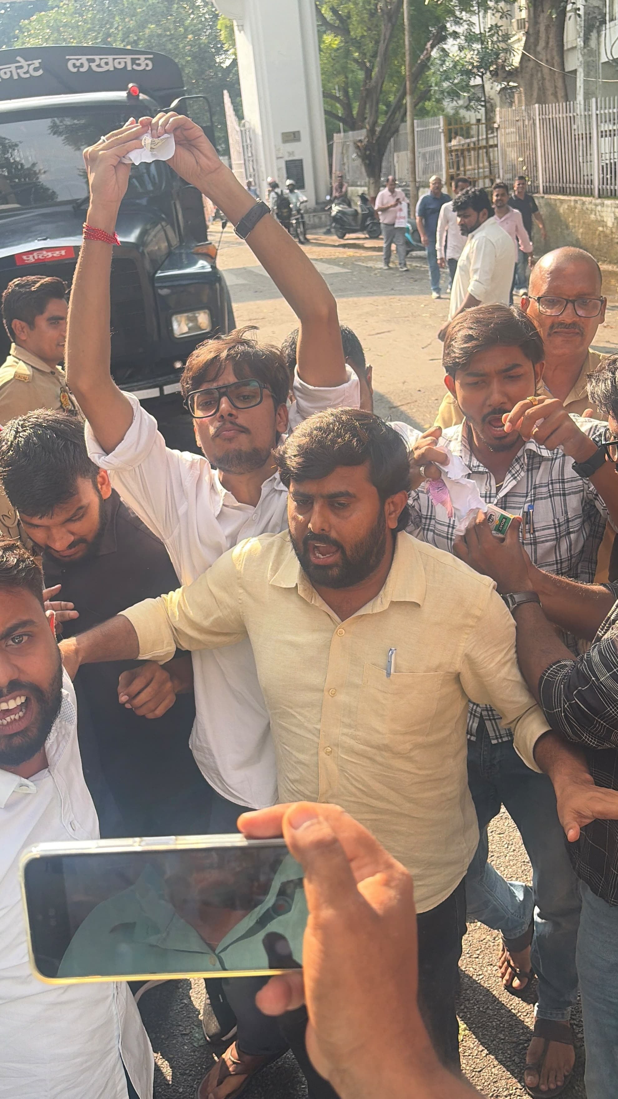 लखनऊ विवि में छात्रों ने मनाया बेरोजगारी दिवस
