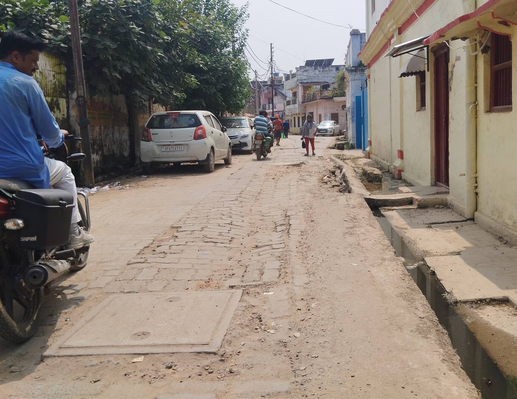 नगर के बहराइच मार्ग पर पहलवारा के पास जर्जर सड़क।