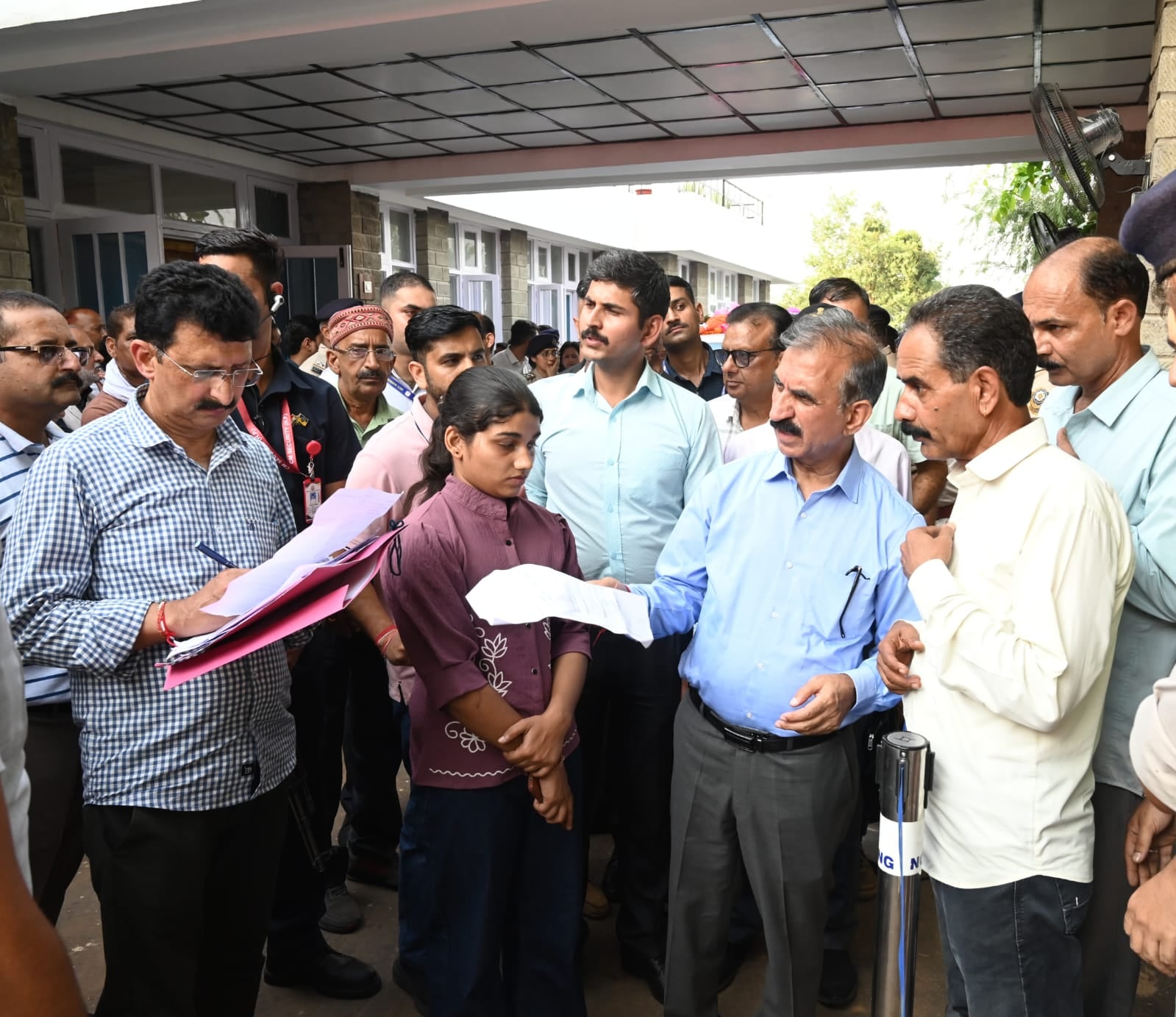 नादौन के गौना पहुंचे मुख्यमंत्री सुखविंद्र सिंह सुक्खू। स्रोत : जागरूक पाठक नादौन के गौना पहुंचे मुख्यमंत्री सुखविंद्र सिंह सुक्खू। स्रोत : जागरूक पाठक