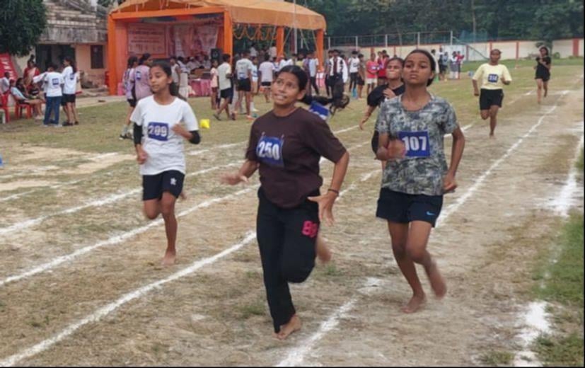 प्रतियोगिता में दम दिखाते खिलाड़ी। संवाद