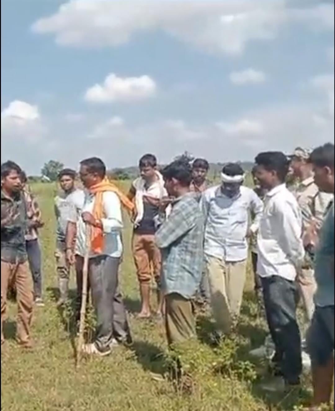 प्रशासन ने बन भूमि से हटाया अतिक्रमण ग्रामीण नाराज