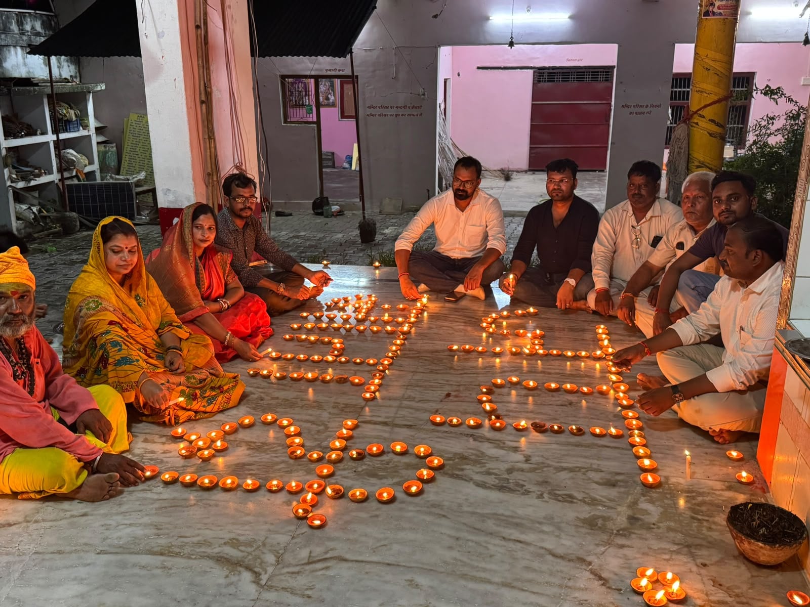 प्राथमिक विद्यालय हलौआ में बनाई गई रंगोली। संवाद प्राथमिक विद्यालय हलौआ में बनाई गई रंगोली। संवाद