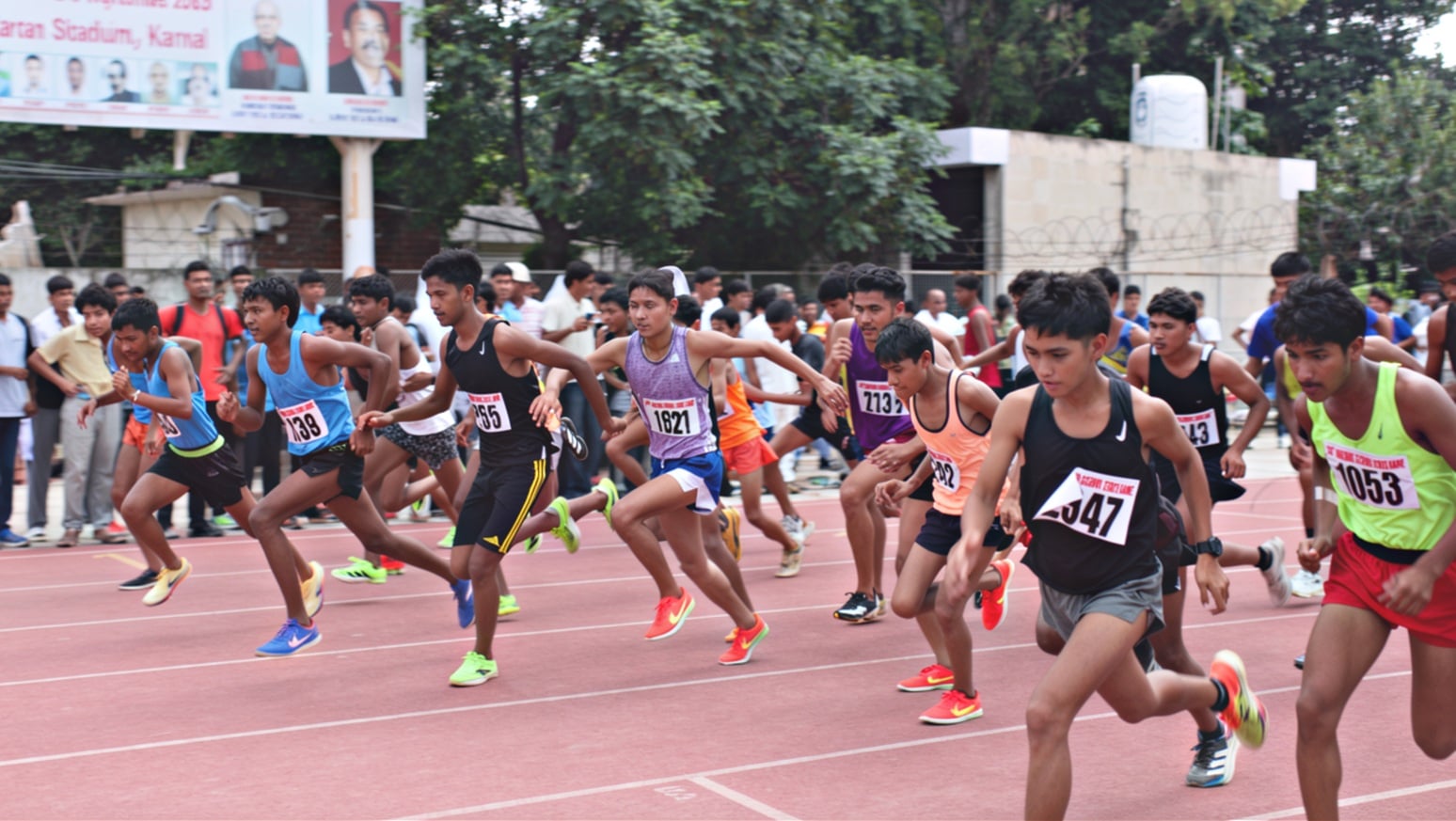 राज्य स्तरीय स्कूली एथलेटिक्स प्रतियोगिता में 200 मीटर दाैड़ में भाग लेते खिलाड़ी। संवाद राज्य स्तरीय स्कूली एथलेटिक्स प्रतियोगिता में 200 मीटर दाैड़ में भाग लेते खिलाड़ी। संवाद