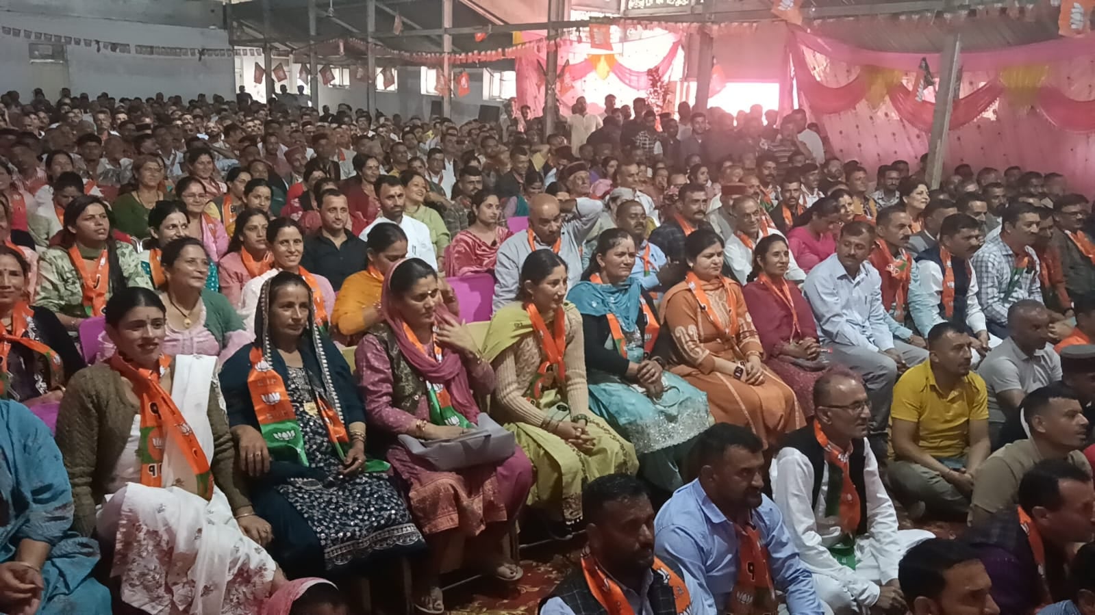 रेणुकाजी में आयोजित जनप्रतिनिधि सम्मान समारोह को संबोधित करते नेता प्रतिपक्ष जयराम ठाकुर। संवाद