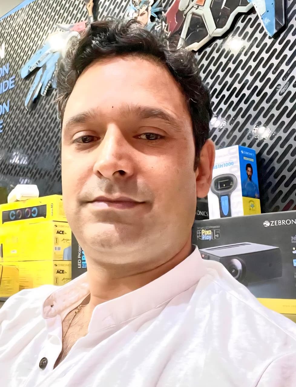 उमेश चंदेल, दुकानदार अवाहदेवी उमेश चंदेल, दुकानदार अवाहदेवी