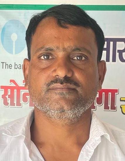भगवंत नगर पावर हाउस के बाहर मौजूद कस्बावासी। संवाद भगवंत नगर पावर हाउस के बाहर मौजूद कस्बावासी। संवाद