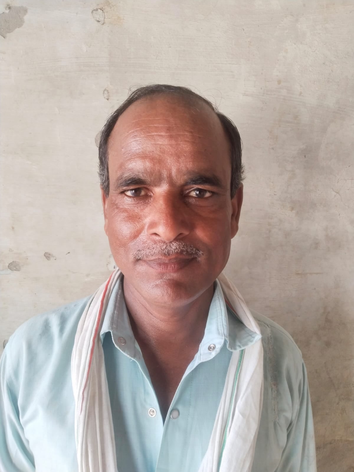 बुधवार देर रात पूरनपुर के 132 सब स्टेशन गेट पर हंगामा करते उपभोक्ता- उपभोक्ता