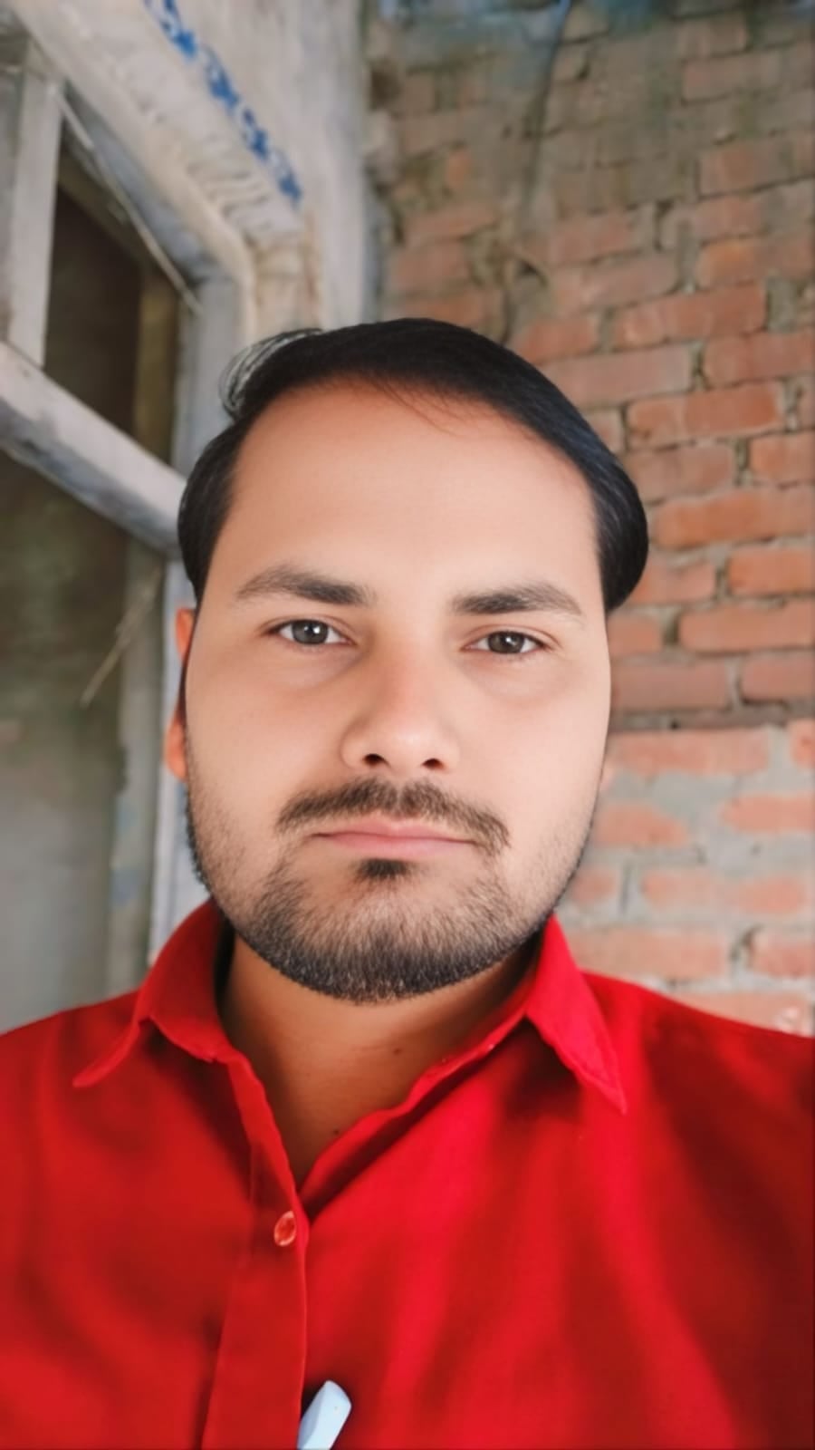 बुधवार देर रात पूरनपुर के 132 सब स्टेशन गेट पर हंगामा करते उपभोक्ता- उपभोक्ता