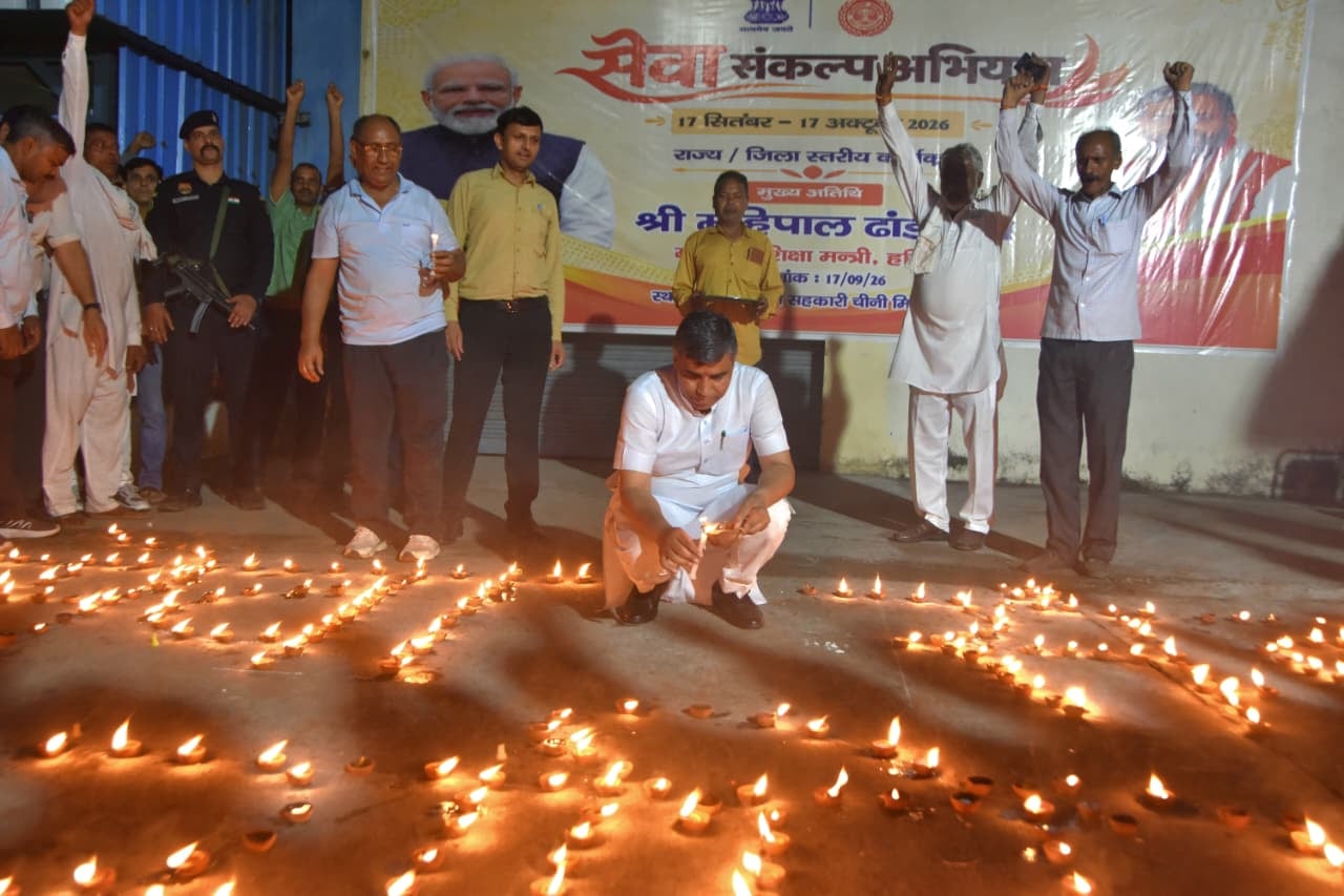 चुलकाना धाम में आशीर्वाद का दीया कार्यक्रम में लगाए दीये। मंदिर 