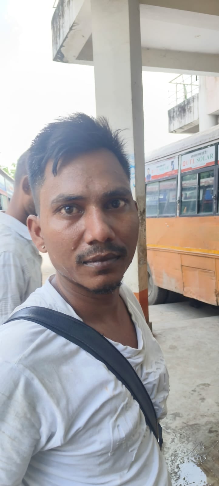 फोटो 3- बस स्टैंड के निकास द्वार पर जमा गंदा पानी यहां से पैदल निकलना है मुश्किल। संवाद फोटो 3- बस स्टैंड के निकास द्वार पर जमा गंदा पानी यहां से पैदल निकलना है मुश्किल। संवाद