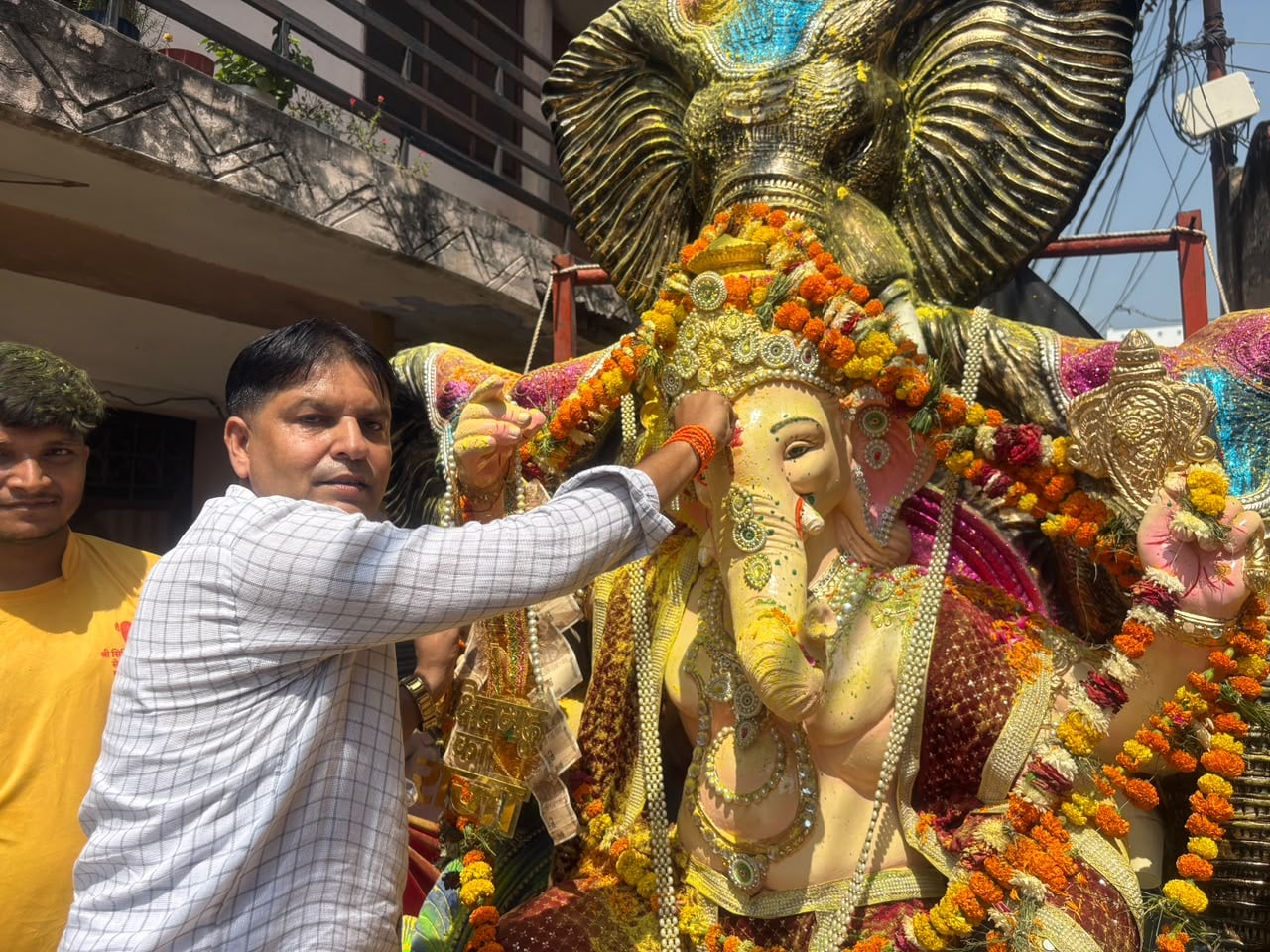 गणेश चतुर्थी महोत्सव का समापन विशाल शोभा यात्रा निकाली गई । (परीक्षितगढ) गणेश चतुर्थी महोत्सव का समापन विशाल शोभा यात्रा निकाली गई । (परीक्षितगढ)