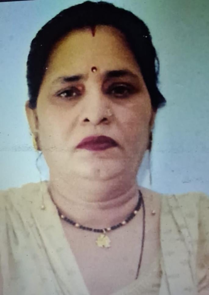 घर से निकलने के बाद गौरव से बात करते हुए रजनी। सोशल मीडिया घर से निकलने के बाद गौरव से बात करते हुए रजनी। सोशल मीडिया