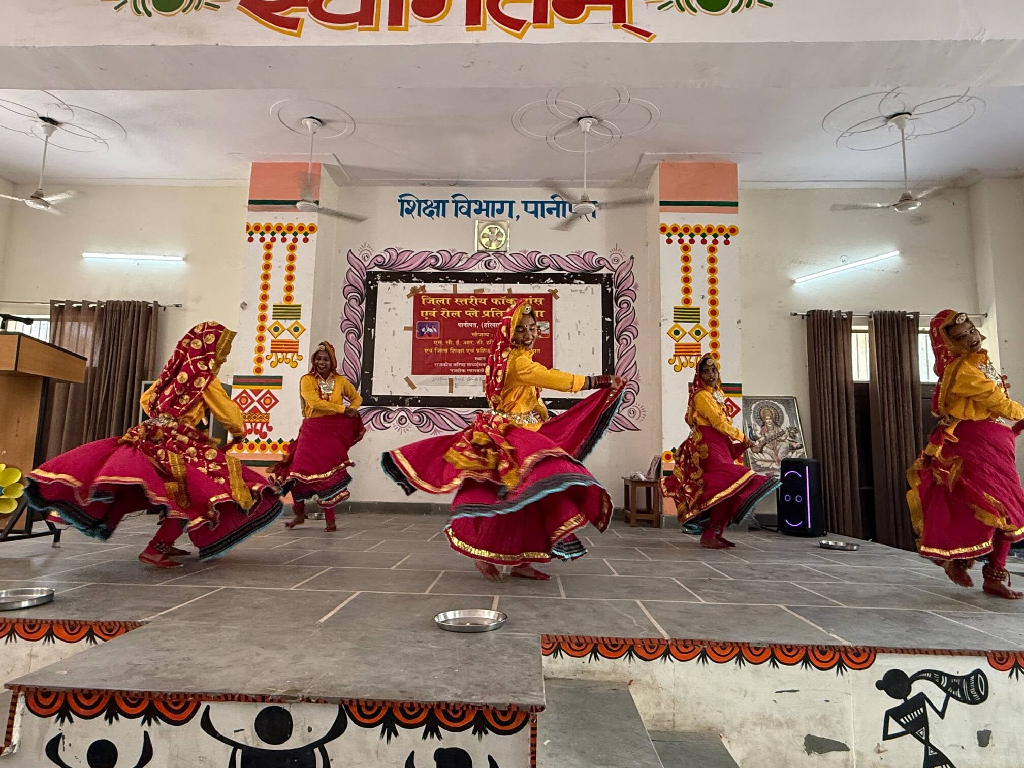 जिला स्तरीय प्रतियोगिता में प्रतिभागी छात्राएं व मौजूद पदाधिकारी। - शिक्षा विभाग जिला स्तरीय प्रतियोगिता में प्रतिभागी छात्राएं व मौजूद पदाधिकारी। - शिक्षा विभाग