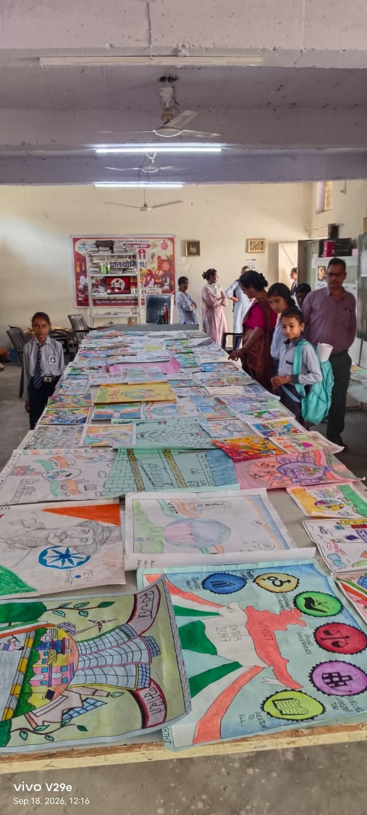 खंड स्तरीय चित्रकला प्रतियोगिता का दृश्य। स्रोत : विभाग