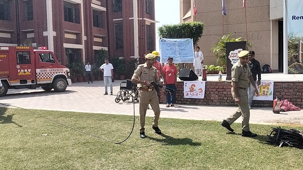 मेडिकल कॉलेज में मॉक डि्रल के दौरान मौजूद सदस्य व प्रोफेसर। स्रोत : मेडिकल कॉलेज