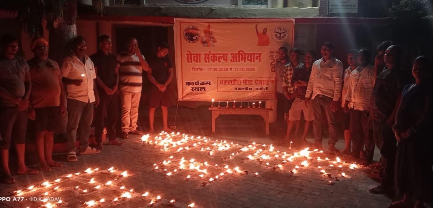 पीडीडीयू नगर स्थित काली माता मंदिर में दीया जलातीं भाजपा की राज्यसभा सांसद दर्शना सिंह। संवाद