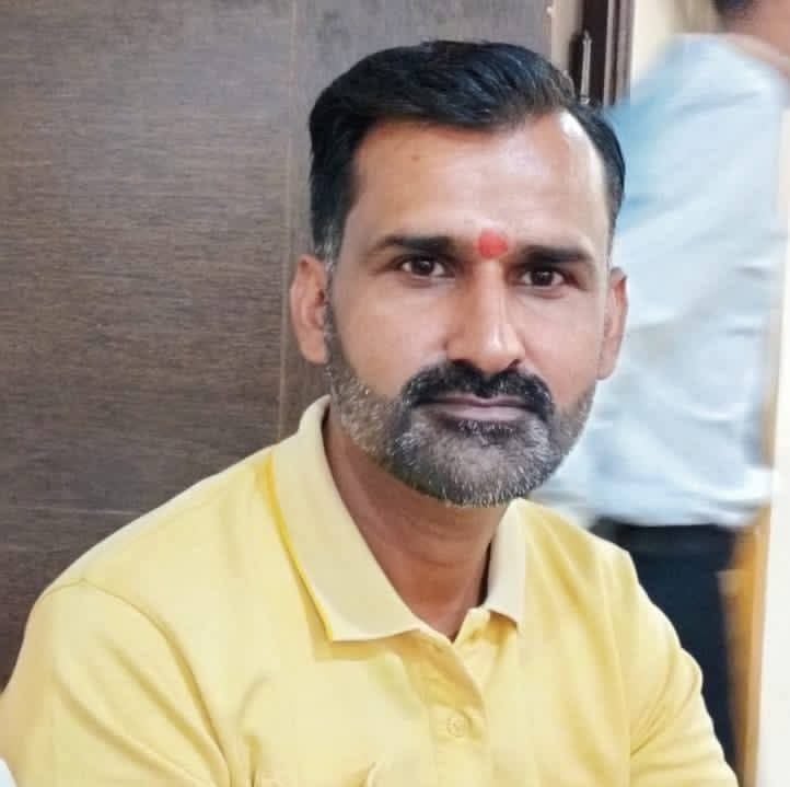पिंजौर-नालागढ़ राष्ट्रीय राजमार्ग से बद्दी के शीतलपुर जाने वाली मुख्य सड़क पर पड़े गड्ढों में भ