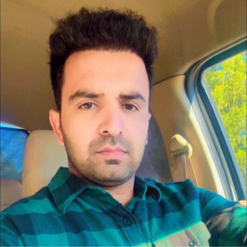 पिंजौर-नालागढ़ राष्ट्रीय राजमार्ग से बद्दी के शीतलपुर जाने वाली मुख्य सड़क पर पड़े गड्ढों में भ