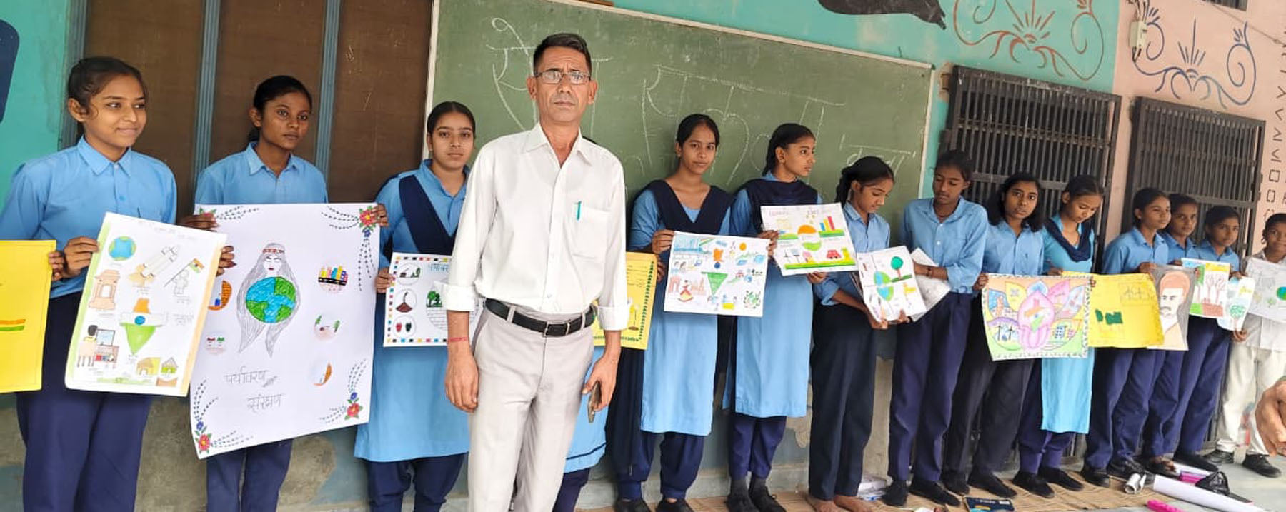 प्रतियोगिता की प्रतिभागी छात्राएं। विज्ञप्ति प्रतियोगिता की प्रतिभागी छात्राएं। विज्ञप्ति