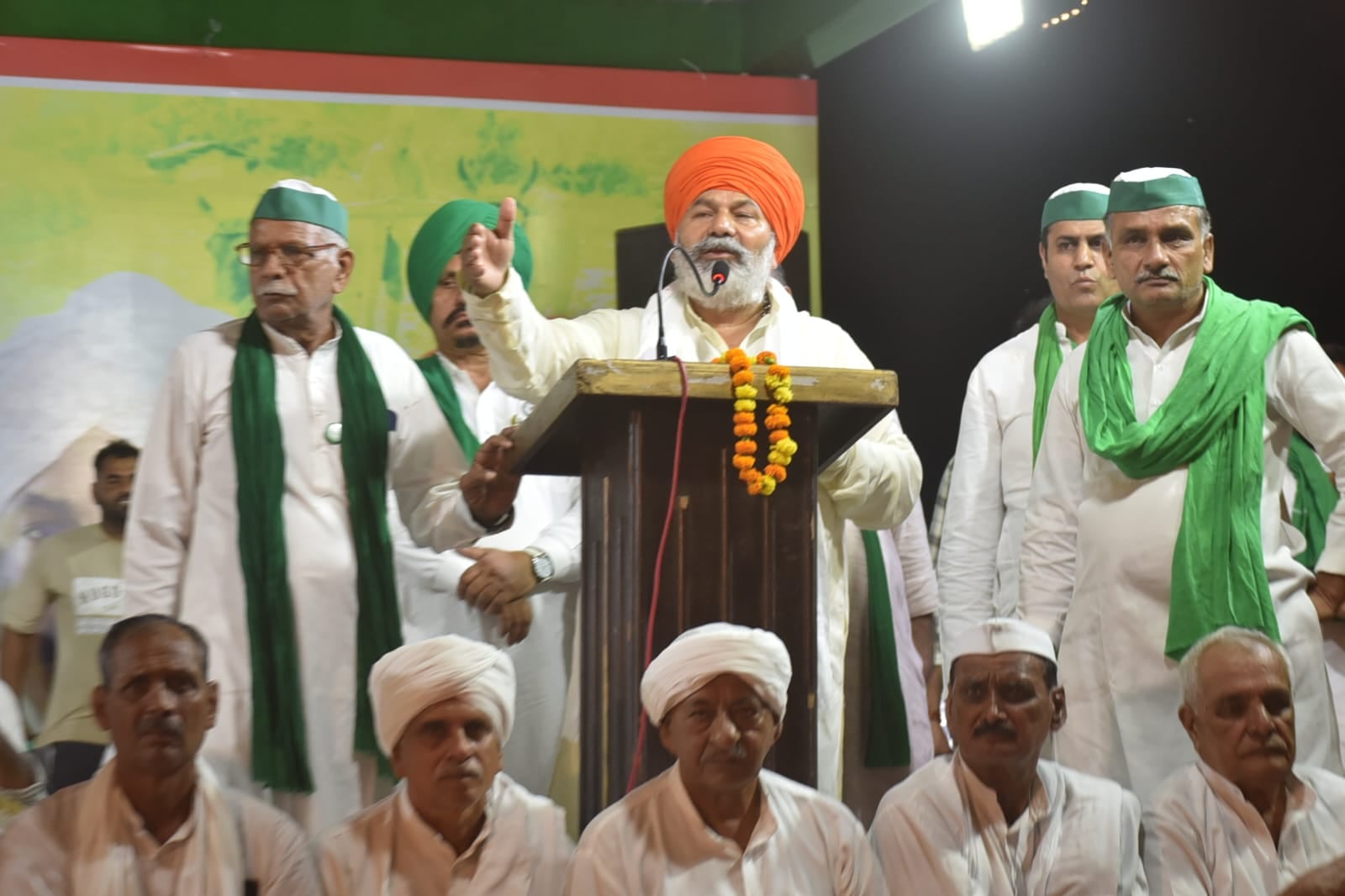 राजकीय इंटर कॉलेज के मैदान में आयोजित पंचायत में शामिल होने पहुंचे किसान : संवाद राजकीय इंटर कॉलेज के मैदान में आयोजित पंचायत में शामिल होने पहुंचे किसान : संवाद