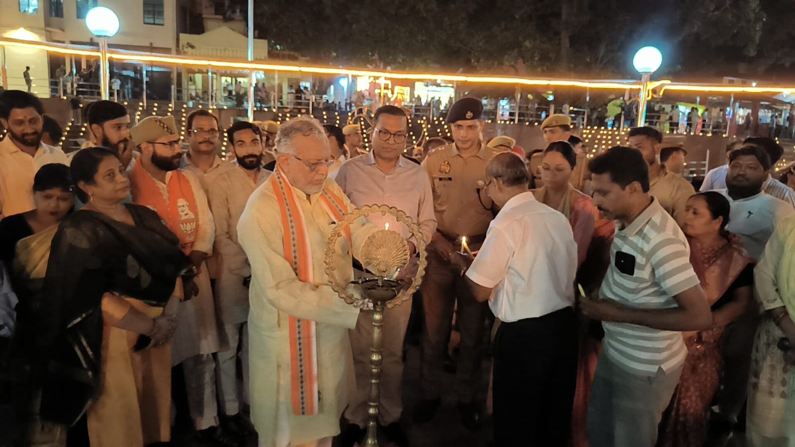राजकीय मेडिकल कॉलेज में रक्तदान करते भाजपा पदाधिकारी। स्रोत: संगठन राजकीय मेडिकल कॉलेज में रक्तदान करते भाजपा पदाधिकारी। स्रोत: संगठन