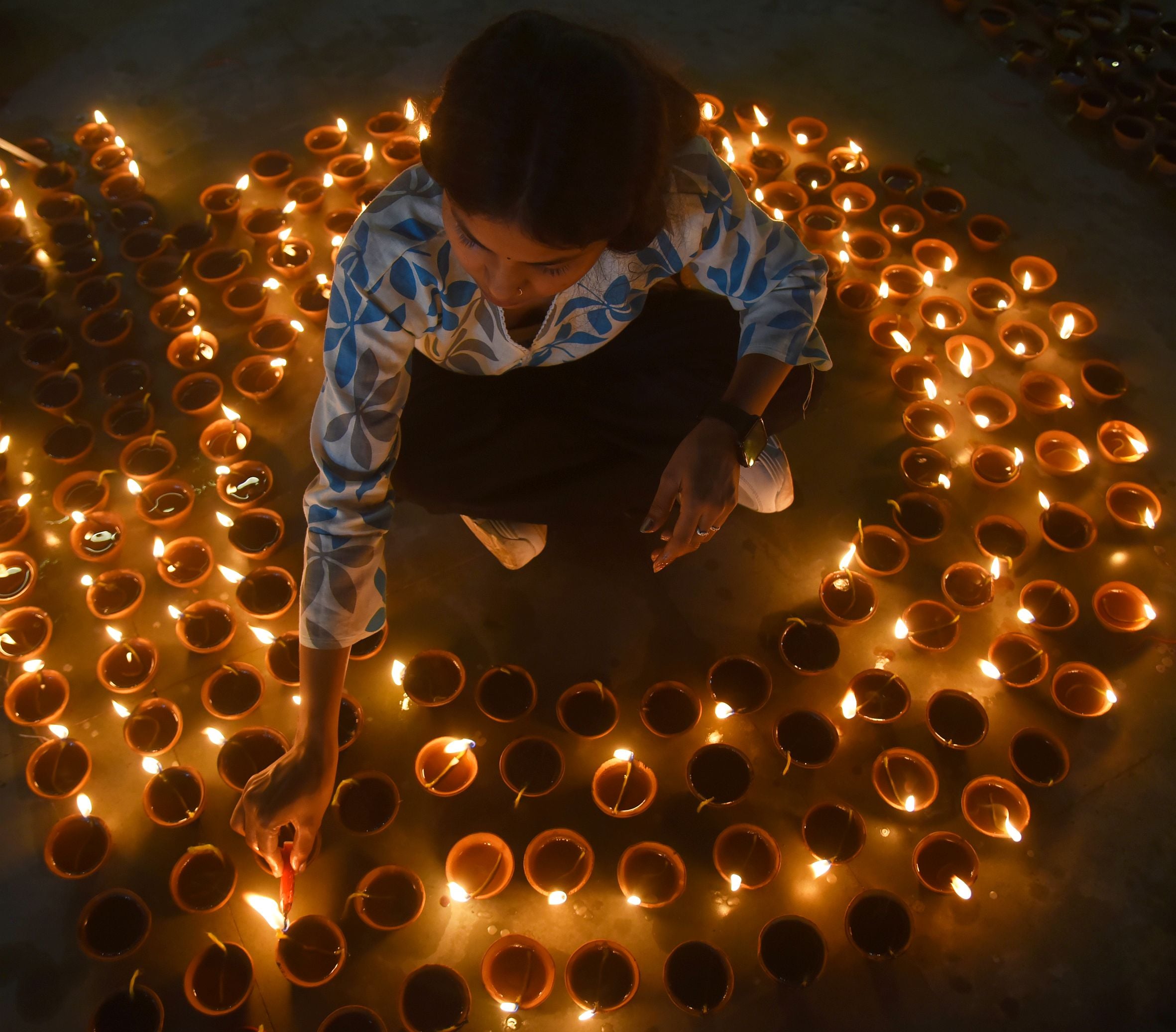 राष्ट्र प्रेरणा स्थल पर जलाए गए दीये