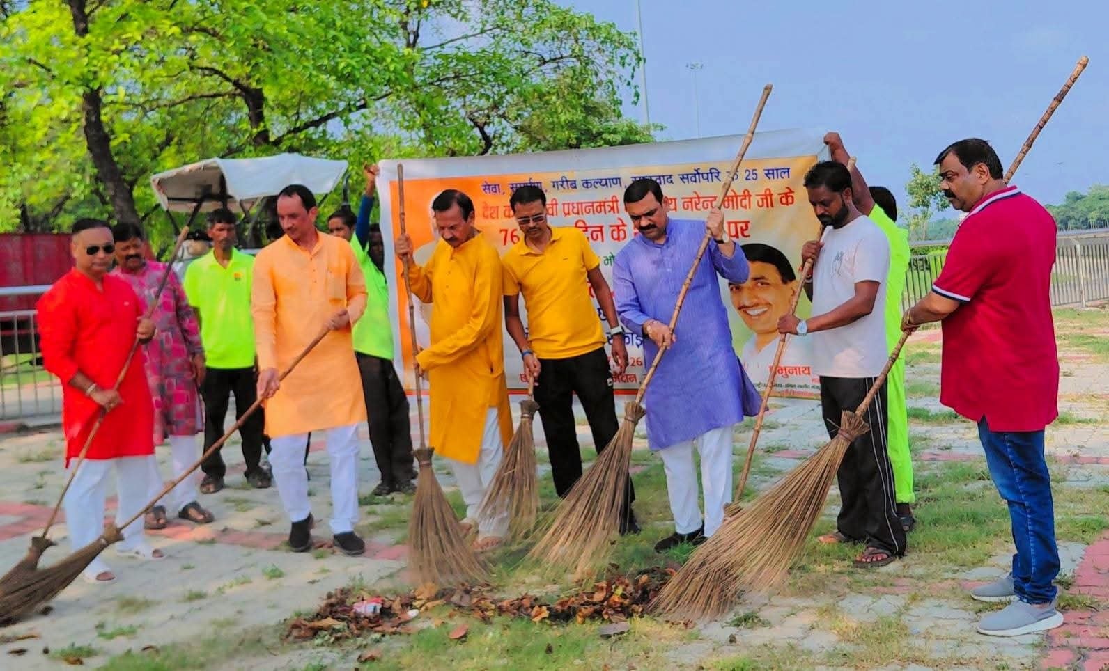 राष्ट्र प्रेरणा स्थल पर जलाए गए दीये