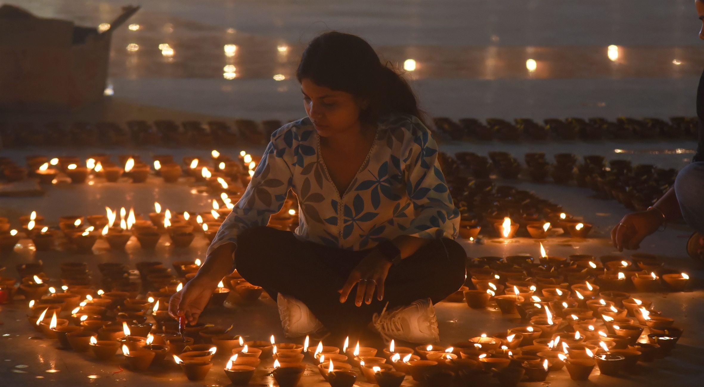 राष्ट्र प्रेरणा स्थल पर जलाए गए दीये