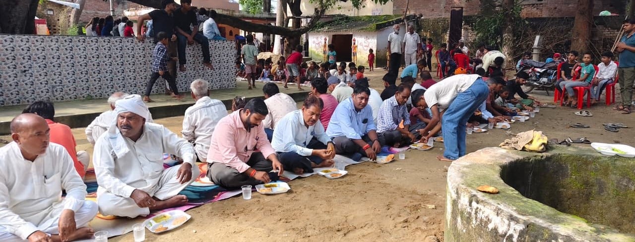 तिलहर चीनी मिल में विश्वकर्मा पूजा करते मिल जीएम शैलेंद्र अस्थाना व स्टॉफ। स्रोत: संस्थान तिलहर चीनी मिल में विश्वकर्मा पूजा करते मिल जीएम शैलेंद्र अस्थाना व स्टॉफ। स्रोत: संस्थान