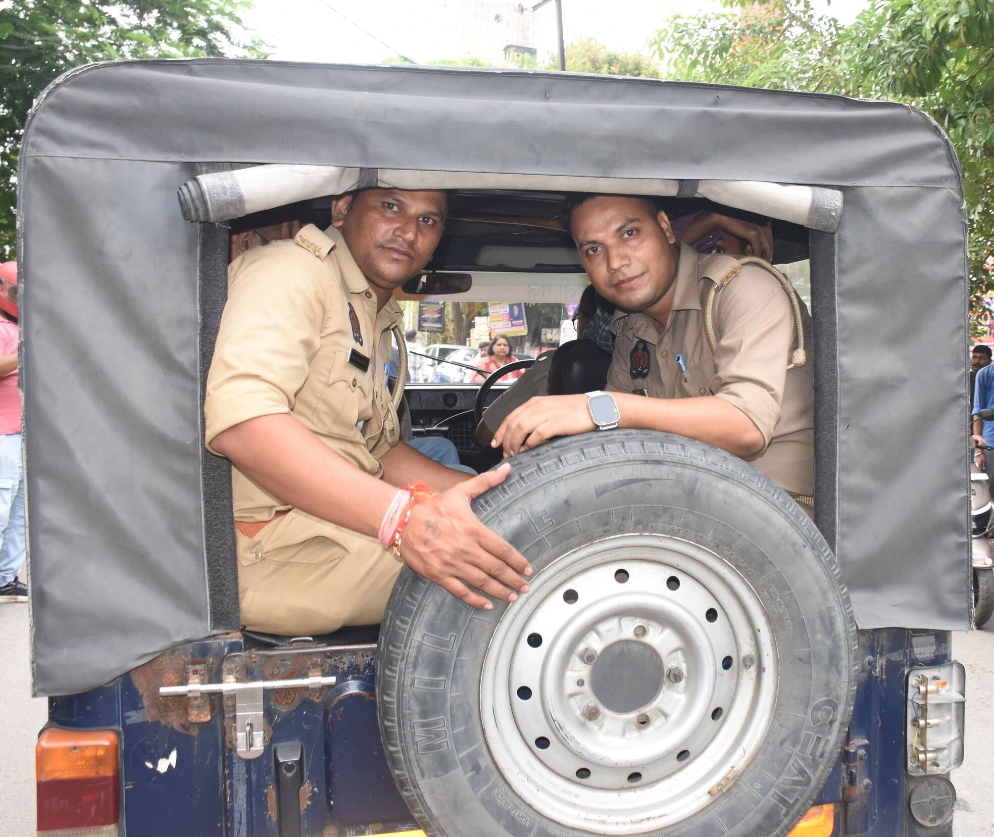 अलीगंज पुलिस ने शुक्रवार को फर्जी कॉल सेंटर का भंडाफोड़ किया। अलीगंज पुलिस ने शुक्रवार को फर्जी कॉल सेंटर का भंडाफोड़ किया।