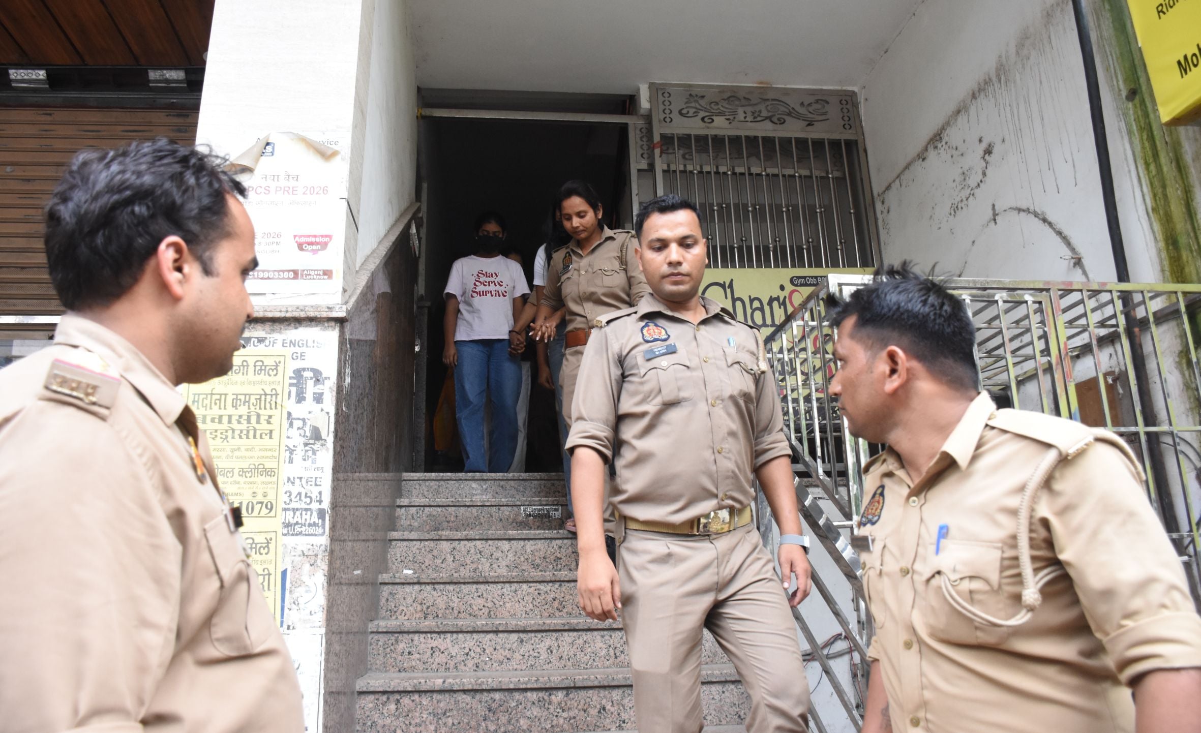 अलीगंज पुलिस ने शुक्रवार को फर्जी कॉल सेंटर का भंडाफोड़ किया। अलीगंज पुलिस ने शुक्रवार को फर्जी कॉल सेंटर का भंडाफोड़ किया।