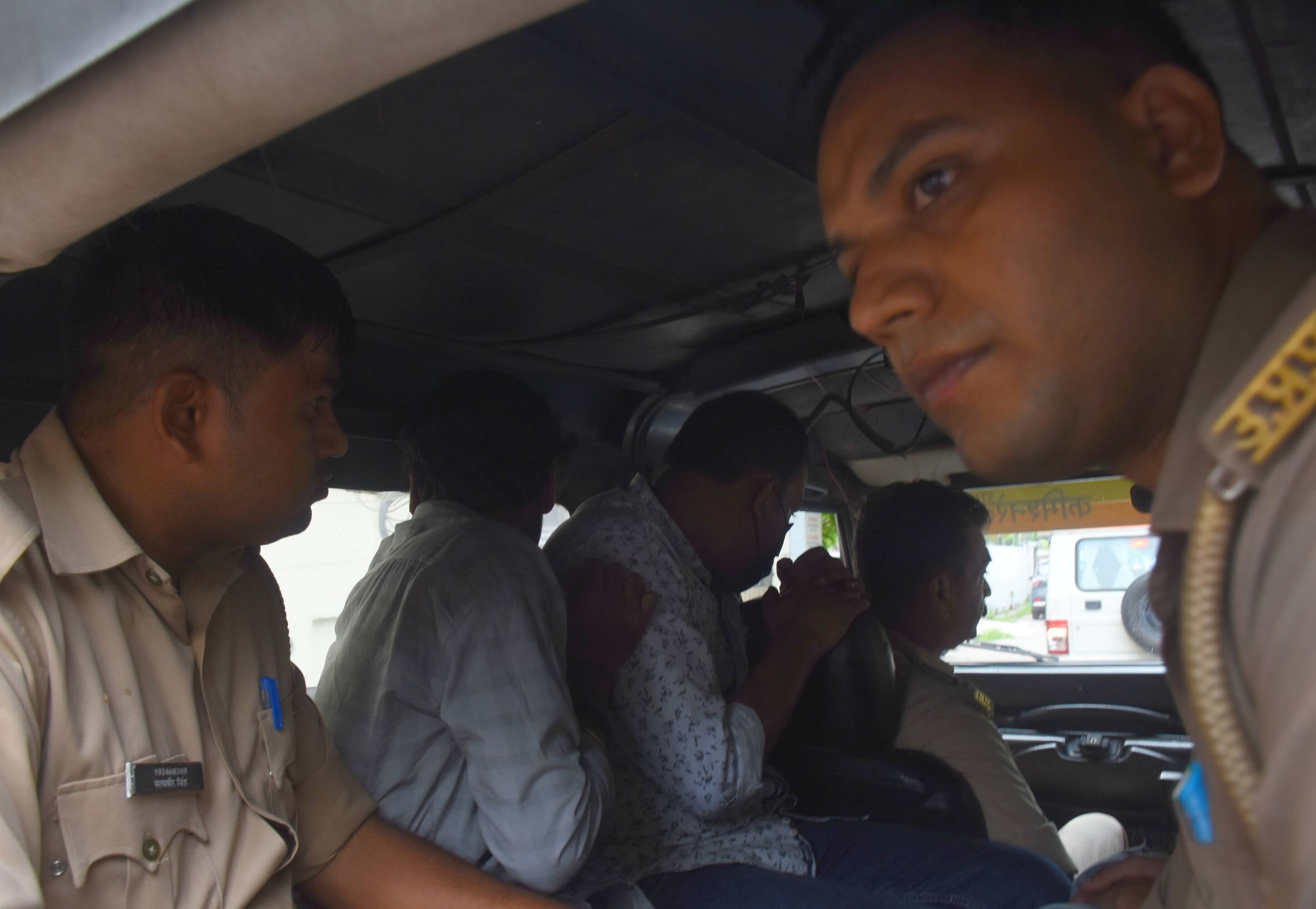 अलीगंज पुलिस ने शुक्रवार को फर्जी कॉल सेंटर का भंडाफोड़ किया। अलीगंज पुलिस ने शुक्रवार को फर्जी कॉल सेंटर का भंडाफोड़ किया।