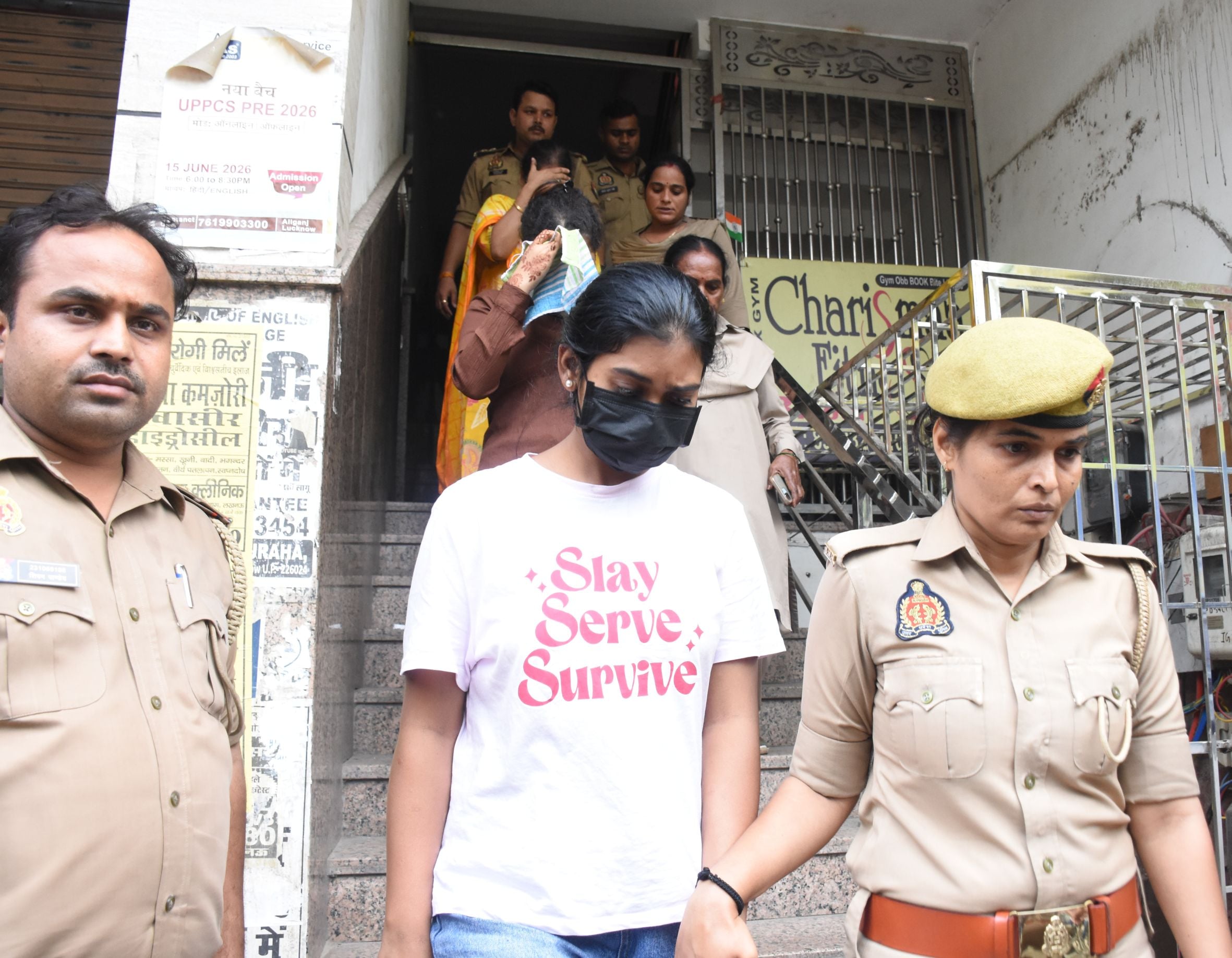 अलीगंज पुलिस ने शुक्रवार को फर्जी कॉल सेंटर का भंडाफोड़ किया। अलीगंज पुलिस ने शुक्रवार को फर्जी कॉल सेंटर का भंडाफोड़ किया।