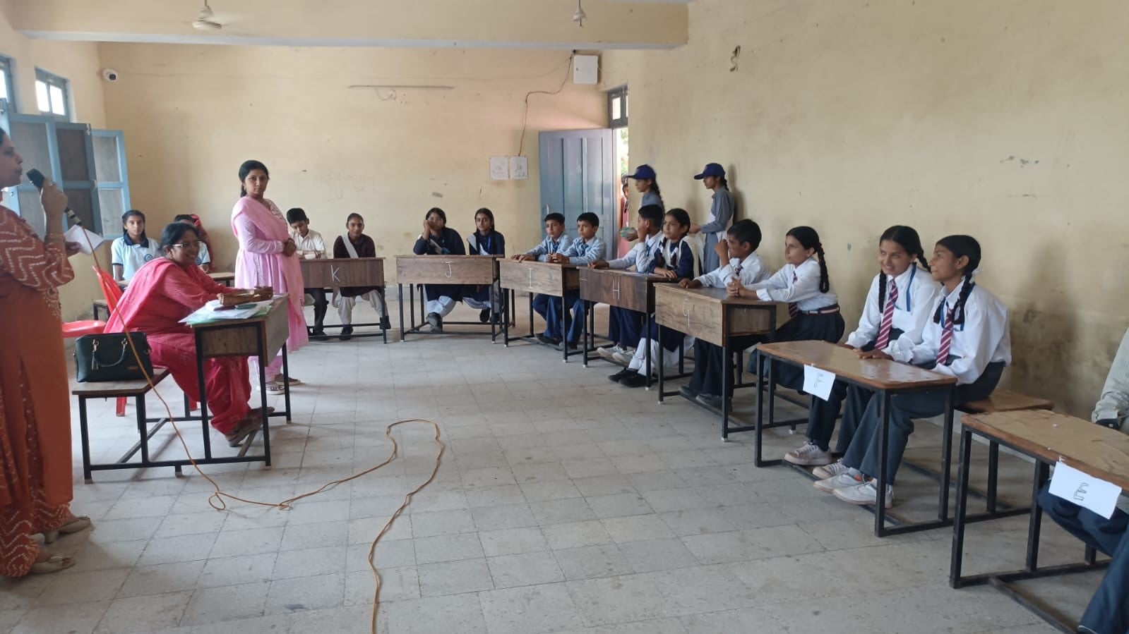 बैहल स्कूल में आयोजित खंड स्तरीय चिल्ड्रन साइंस कांग्रेस में प्रश्नोत्तरी प्रतियोगिता में भाग ल