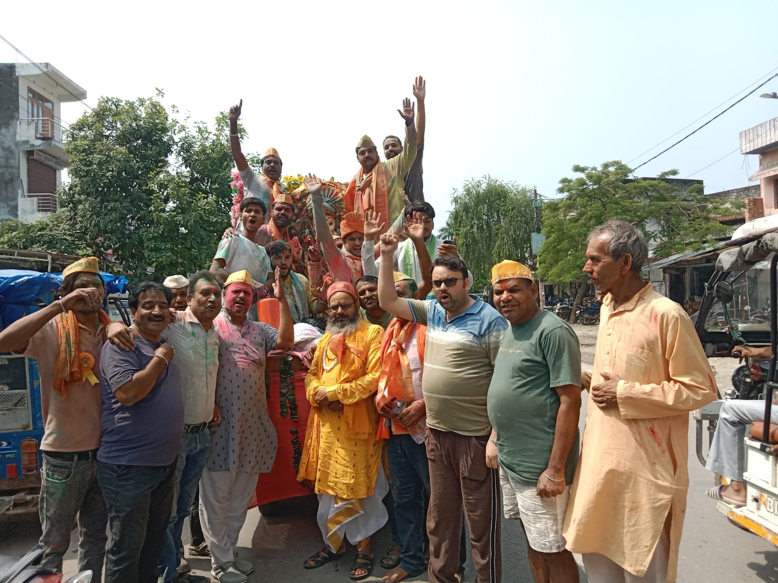 बांकेगंज में बप्पा की शोभायात्रा में शामिल श्रद्धालु। संवाद। बांकेगंज में बप्पा की शोभायात्रा में शामिल श्रद्धालु। संवाद।
