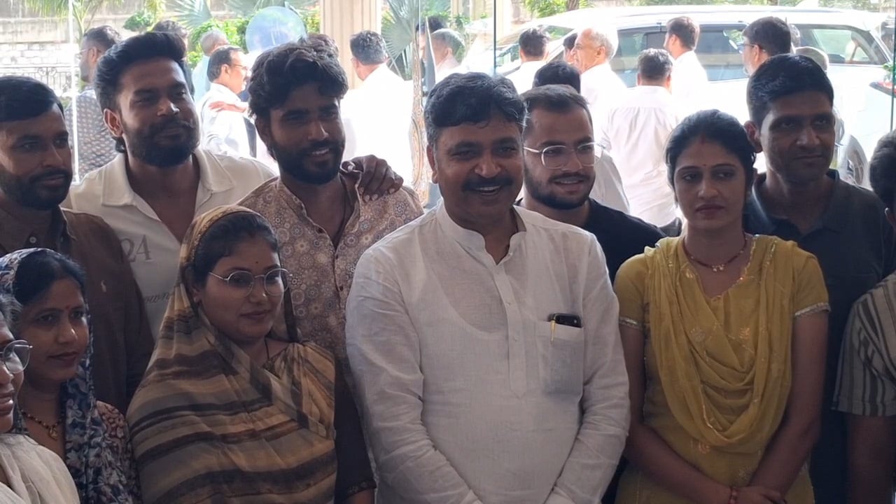 डोटासरा-जूली ने बूंदी से उठाया निकाय चुनाव का मुद्दा..कहीं बुलडोजर की धमकी, कहीं होटल नापने की 