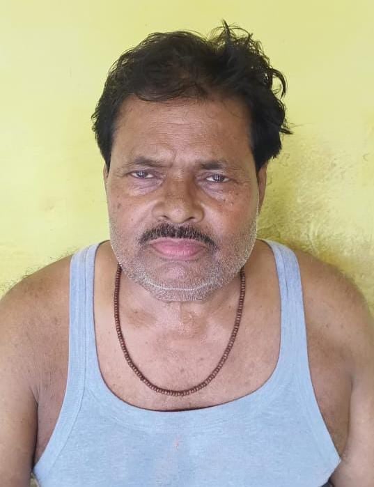 फोटो 19 एचएएमपी 05- कुरारा क्षेत्र के जखेला गांव में धान की फसल में कीटनाशक का छिड़काव करता किसा फोटो 19 एचएएमपी 05- कुरारा क्षेत्र के जखेला गांव में धान की फसल में कीटनाशक का छिड़काव करता किसा
