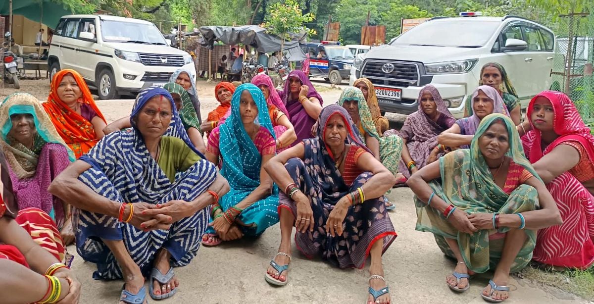 फोटो 19 एमएएचपी 16 परिचय-समाधान दिवस में फरियादियों की शिकायतीं सुनतीं डीएम गजल भारद्वाज। संवाद