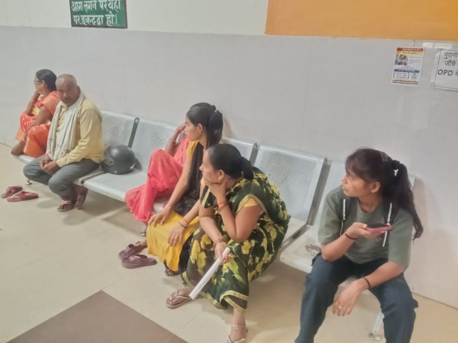 फोटो- 27- सौ शैय्या संयुक्त चिकित्सालय में खराब पड़ी अल्ट्रासाउंड मशीन। संवाद फोटो- 27- सौ शैय्या संयुक्त चिकित्सालय में खराब पड़ी अल्ट्रासाउंड मशीन। संवाद