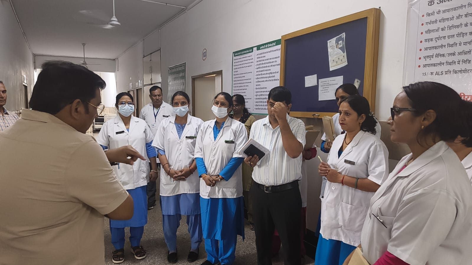 फोटो संख्या:74- कनीना उप नागरिक अस्पताल के निरीक्षण के दौरान चिकित्सकों से जानकारी लेते राष्ट्र फोटो संख्या:74- कनीना उप नागरिक अस्पताल के निरीक्षण के दौरान चिकित्सकों से जानकारी लेते राष्ट्र