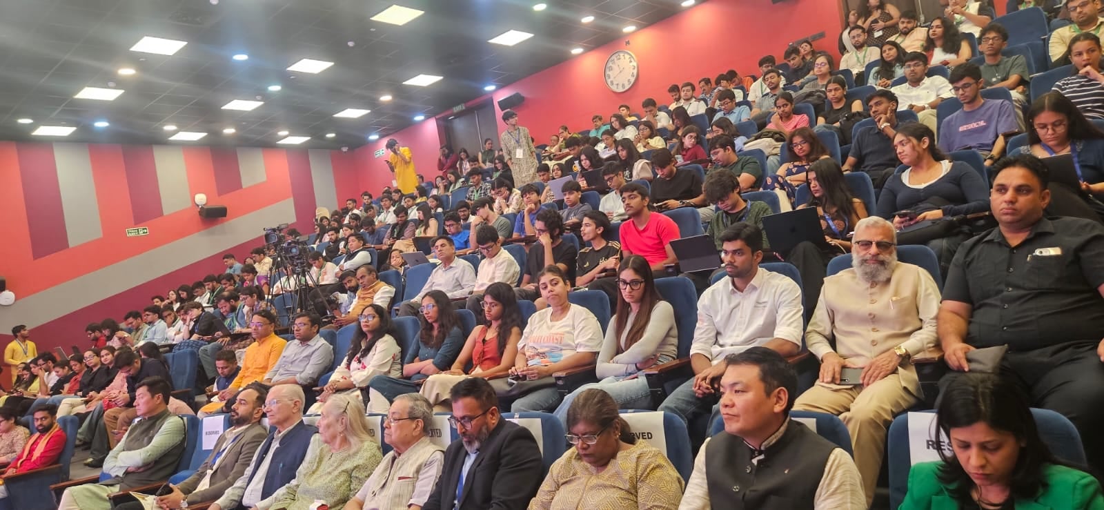 फोटो : सोनीपत की ओपी जिंदल ग्लोबल यूनिवर्सिटी में आयोजित कार्यक्रम को संबोधित करते केंद्रीय रा