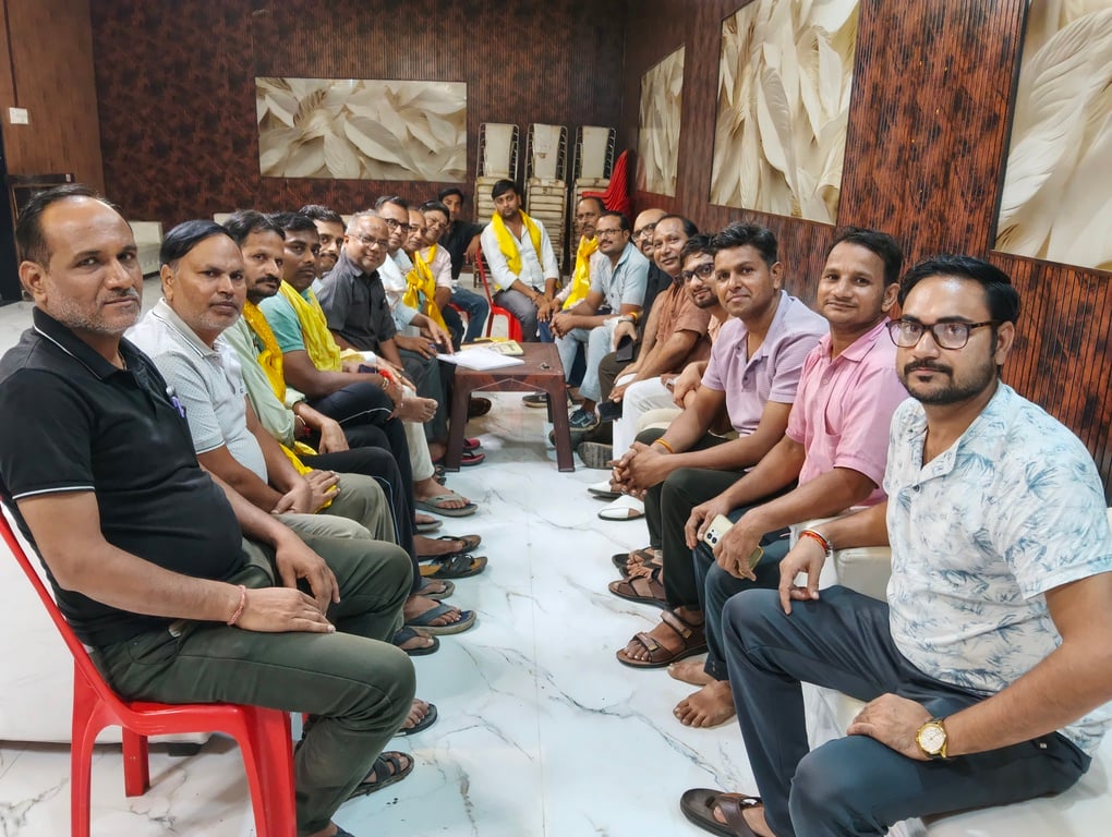 फोटो1: सौंख में अग्रसेन जयंती महोत्सव को लेकर बैठक करते अग्रवाल समाज के पदाधिकारी फोटो1: सौंख में अग्रसेन जयंती महोत्सव को लेकर बैठक करते अग्रवाल समाज के पदाधिकारी