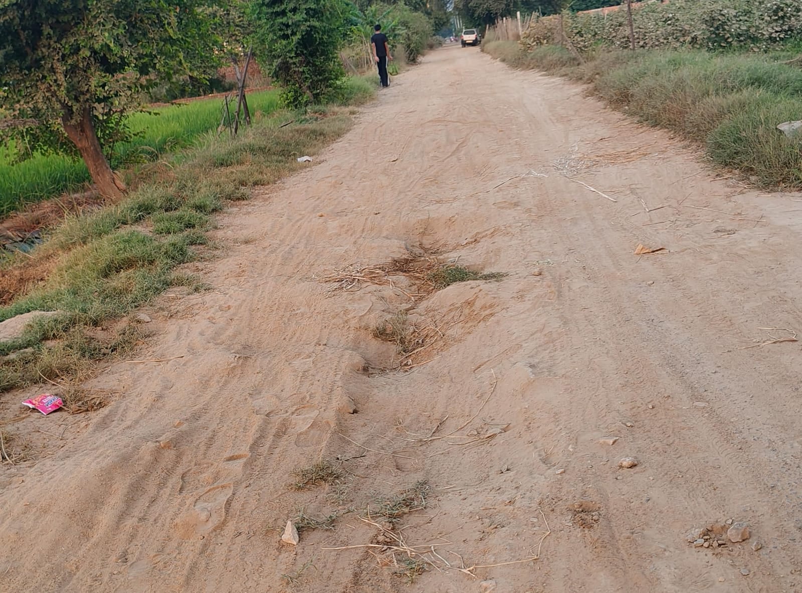 गांव मताना की डाइट की ओर नए बस स्टैंड की ओर जाने वाली सड़क की हालात। ग्रामीण गांव मताना की डाइट की ओर नए बस स्टैंड की ओर जाने वाली सड़क की हालात। ग्रामीण