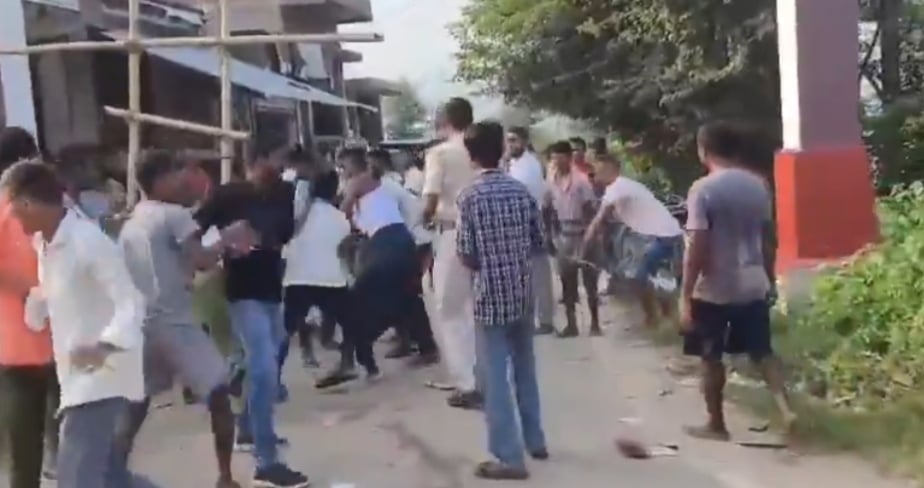 गयाजी के वजीरगंज में प्रवेश द्वार के नाम को लेकर दो गांवों के लोगों के बीच हुआ विवाद, वायरल वीड