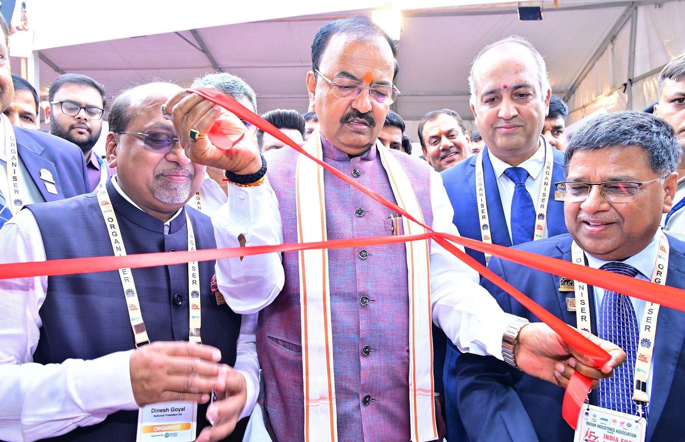 इंडिया फूड एक्सपो में स्टॉल देखते लोग इंडिया फूड एक्सपो में स्टॉल देखते लोग
