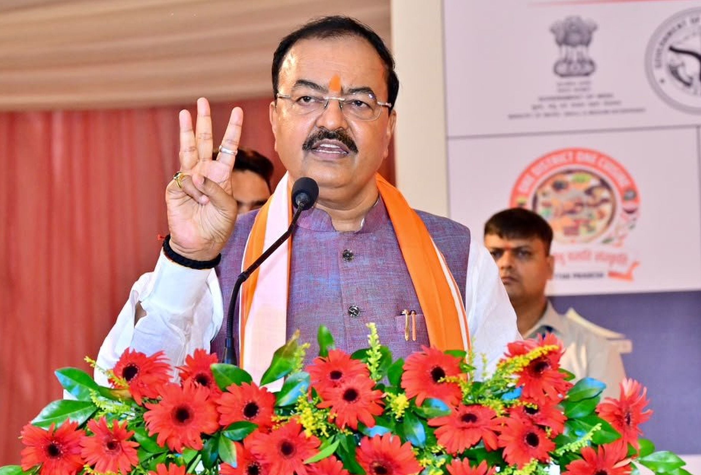 इंडिया फूड एक्सपो में स्टॉल देखते लोग इंडिया फूड एक्सपो में स्टॉल देखते लोग