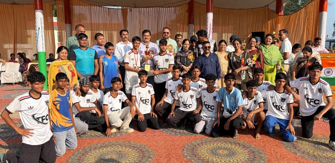 जिला स्तरीय अंडर -19 खेलकूद प्रतियोगिता में एथलेटिक्स ट्रॉफी विजेता पीएमश्री छात्र स्कूल तारुव जिला स्तरीय अंडर -19 खेलकूद प्रतियोगिता में एथलेटिक्स ट्रॉफी विजेता पीएमश्री छात्र स्कूल तारुव