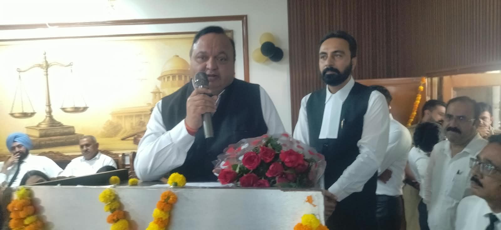 कुरुक्षेत्र जिला बार एसोसिएशन के शपथ ग्रहण समारोह में उपस्थित अधिवक्ता। संवाद कुरुक्षेत्र जिला बार एसोसिएशन के शपथ ग्रहण समारोह में उपस्थित अधिवक्ता। संवाद